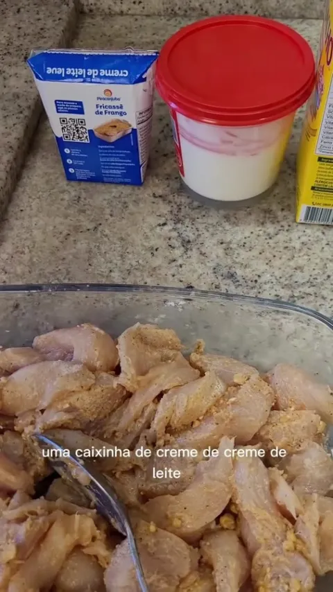 Etapa do preparo de Frango cremoso com creme de cebola no forno na publica&ccedil;&atilde;o original