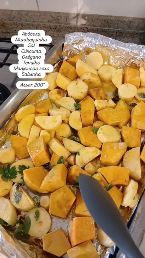 Etapa do preparo de Caldo ou pur&ecirc; de ab&oacute;bora e mandioquinha na publica&ccedil;&atilde;o original