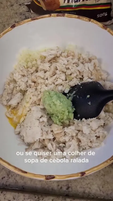 Etapa do preparo de Bolinho de peixe com couve-flor no forno na publica&ccedil;&atilde;o original