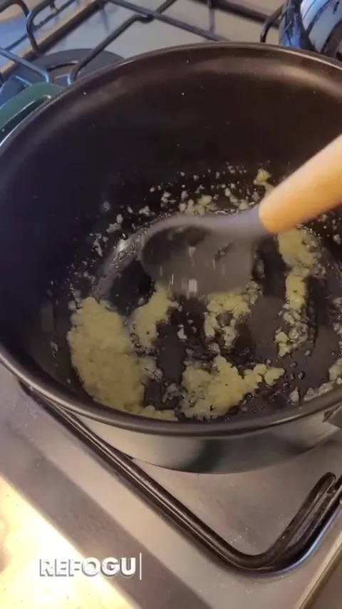 Etapa do preparo de Arroz com lentilha na publica&ccedil;&atilde;o original