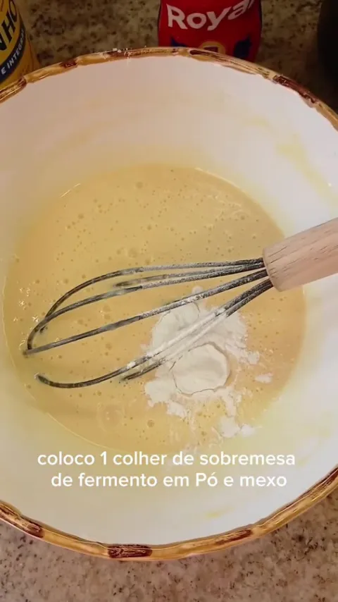 Etapa do preparo de P&atilde;o de leite em p&oacute; com tr&ecirc;s ingredientes na publica&ccedil;&atilde;o original