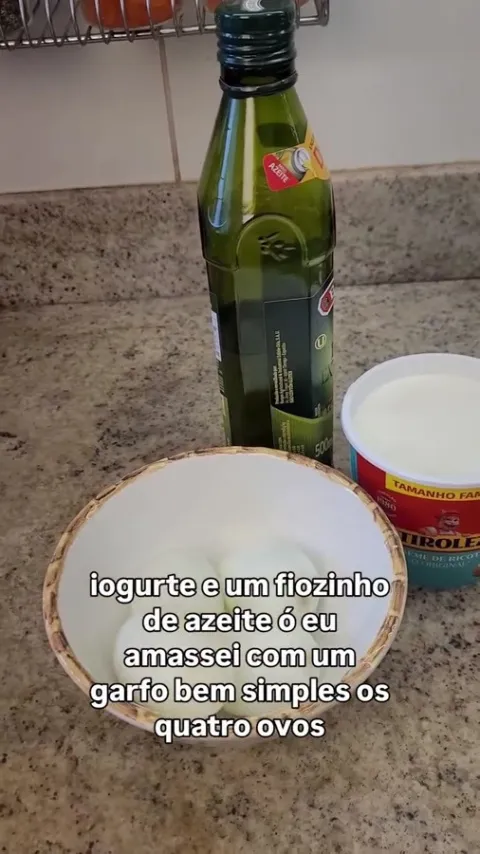 Etapa do preparo de Pasta de ovo para lanches na publica&ccedil;&atilde;o original