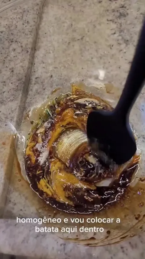 Etapa do preparo de Batata-doce com mel, mostarda e alecrim na publica&ccedil;&atilde;o original