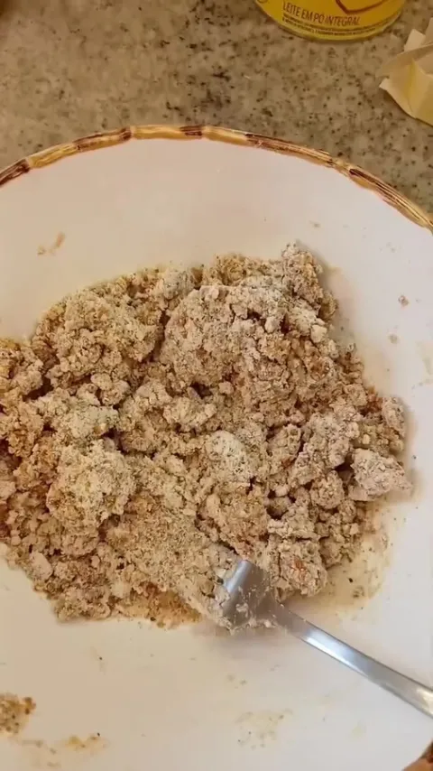 Etapa do preparo de Brigadeiro de pa&ccedil;oca com tr&ecirc;s ingredientes na publica&ccedil;&atilde;o original