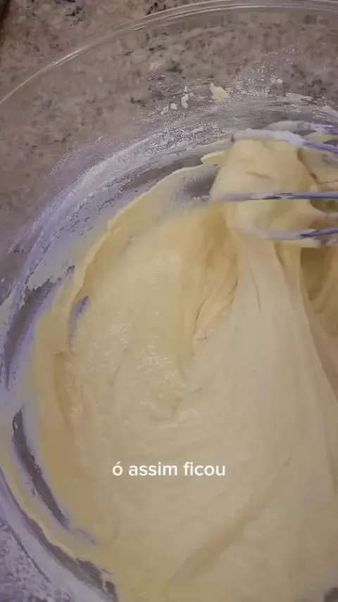 Etapa do preparo de P&atilde;o salgado de iogurte sem sovar na publica&ccedil;&atilde;o original