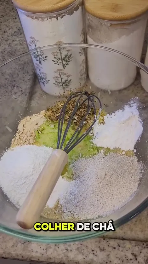 Etapa do preparo de P&atilde;o de abobrinha com aveia e polvilho na publica&ccedil;&atilde;o original